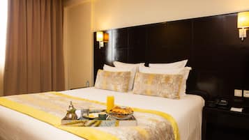 Deluxe Suite, 1 Queen Bed with Sofa bed | Premium bedding, in-room safe, desk, laptop workspace