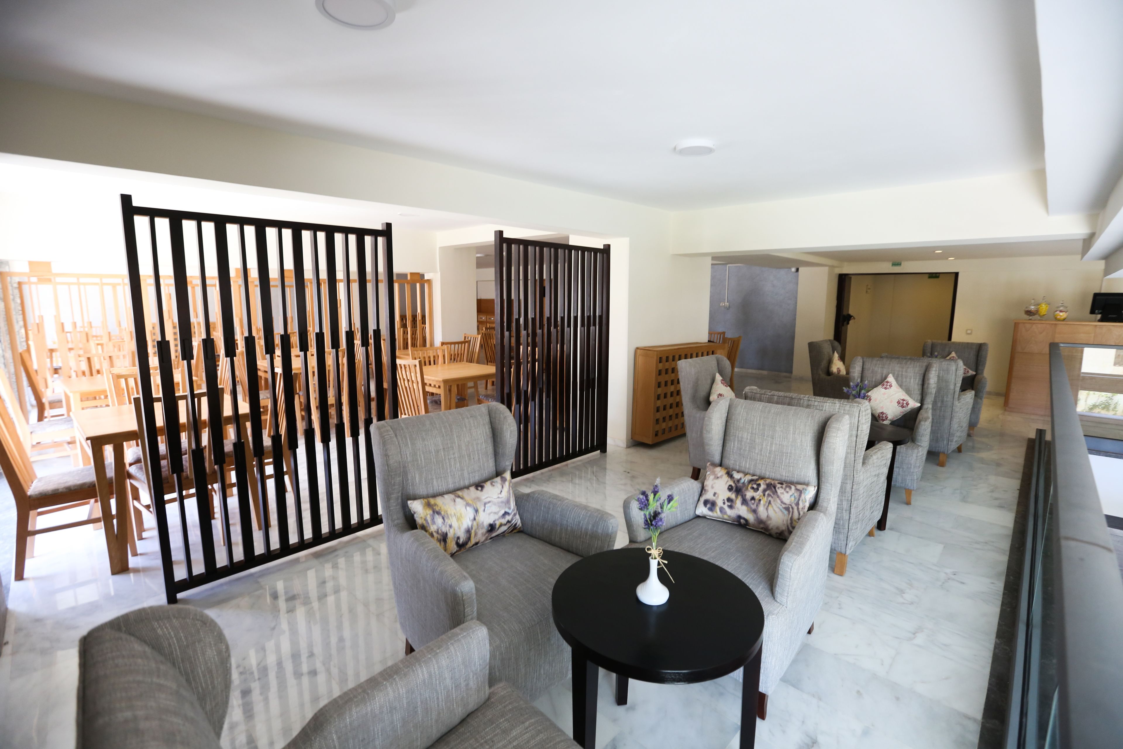 Petit déjeuner, déjeuner et dîner servis sur place