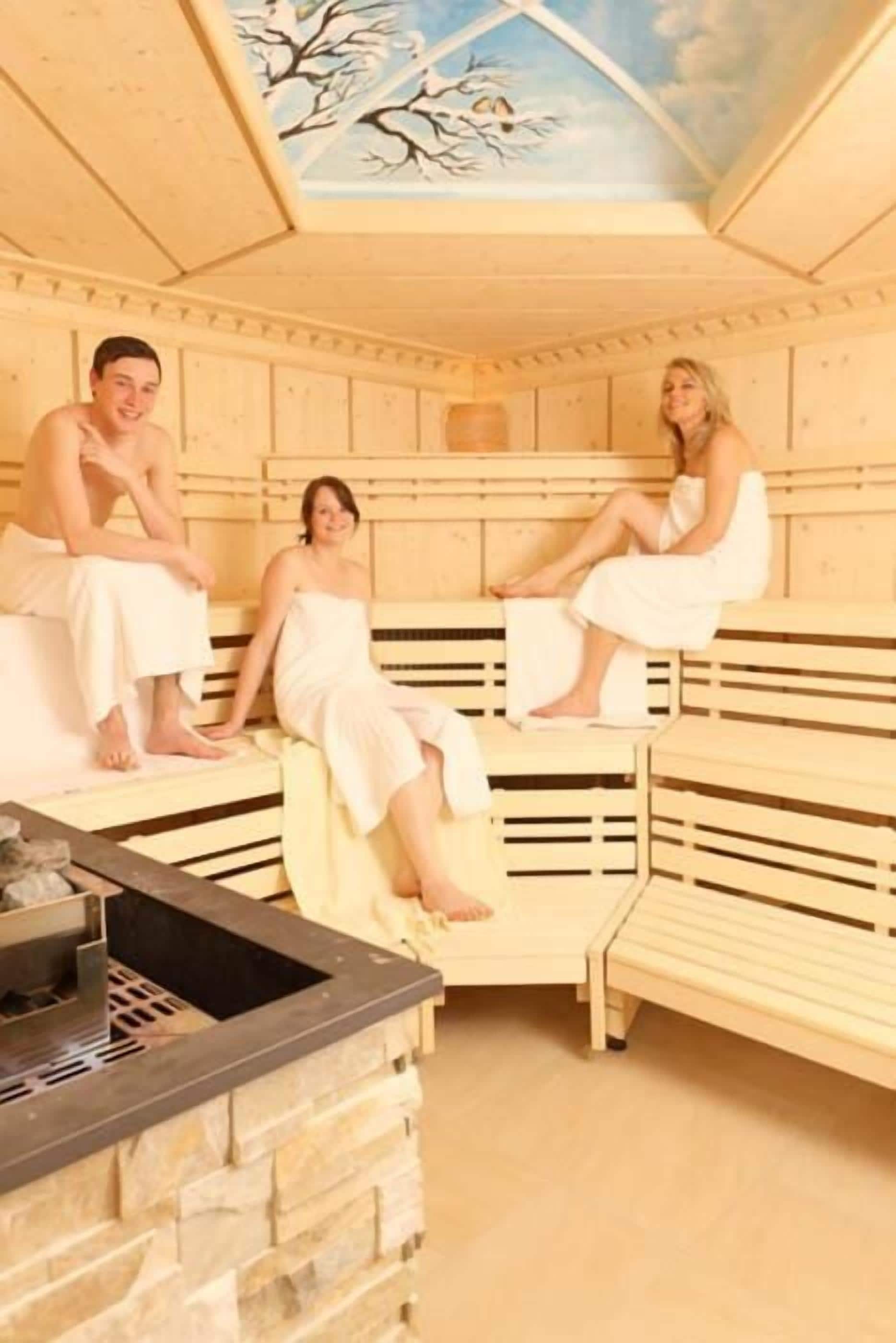 body treatments, hydrotherapy, aromatherapy, hot stone massages