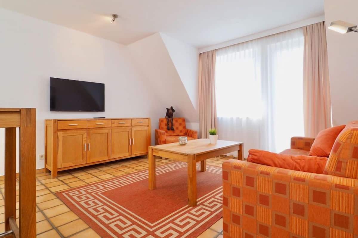 Apartment 6 with 1 bedroom (4 adults) | Living room | LCD TV, heated floors