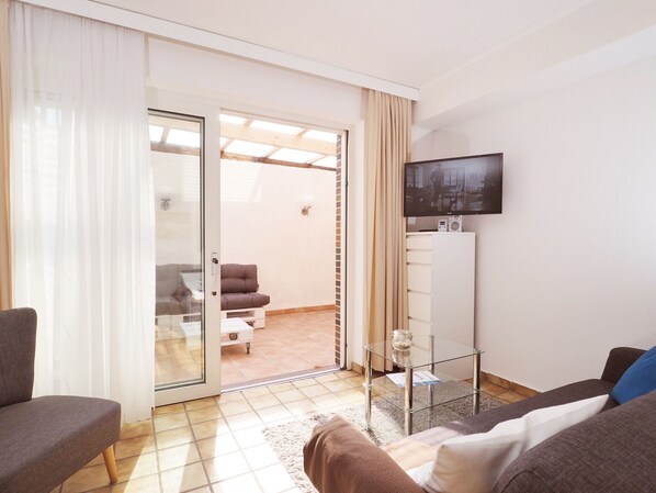 Studio-Apartment 3 (2 Erwachsene) | Wohnbereich | LCD-Fernseher, Fußbodenheizung