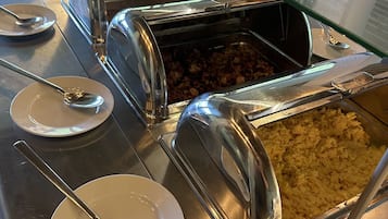 Free daily buffet breakfast
