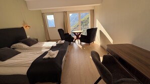 A hotel room with two beds, a small table, and two chairs. - Hotel Videseter (Stryn)