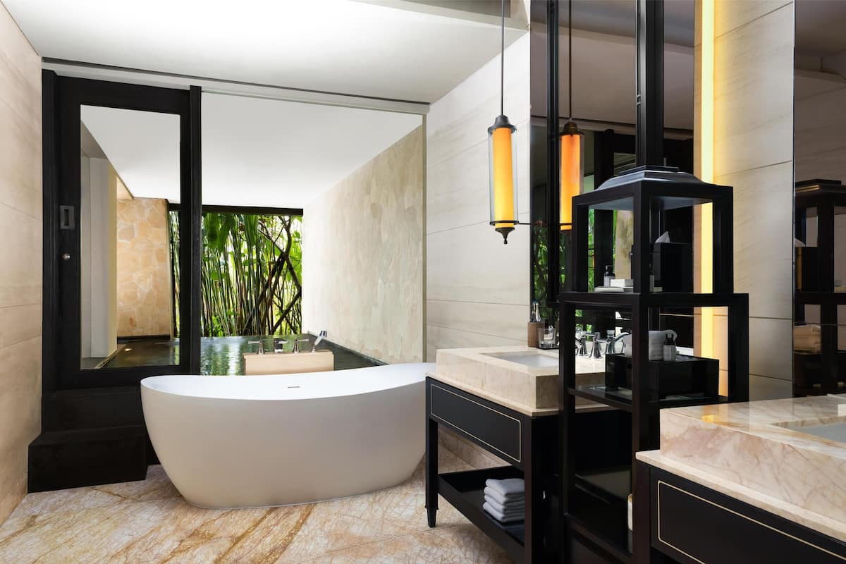 ห้องสวีท, 1 ห้องนอน, สระว่ายน้ำส่วนตัว, วิวสวน (Ocean Front Junior Suite) | ตู้นิรภัยในห้องพัก, โต๊ะทำงาน, ผ้าม่านกันแสง, เตารีด/โต๊ะรีดผ้า