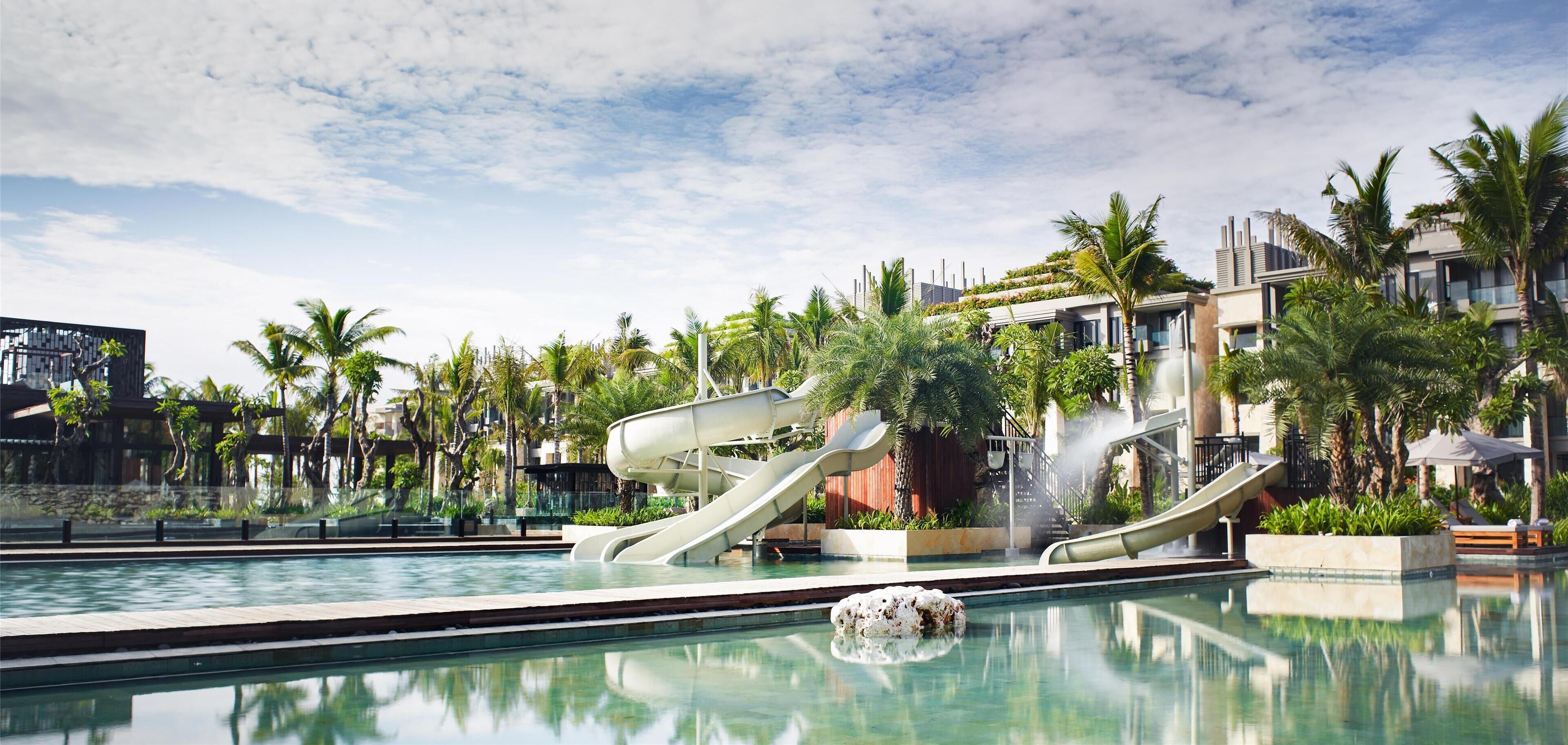 3 outdoor pools, open 7:00 AM to 6:00 PM, pool umbrellas, pool loungers