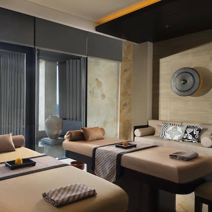 Couples treatment rooms, sauna, hot tub, steam room, body treatments