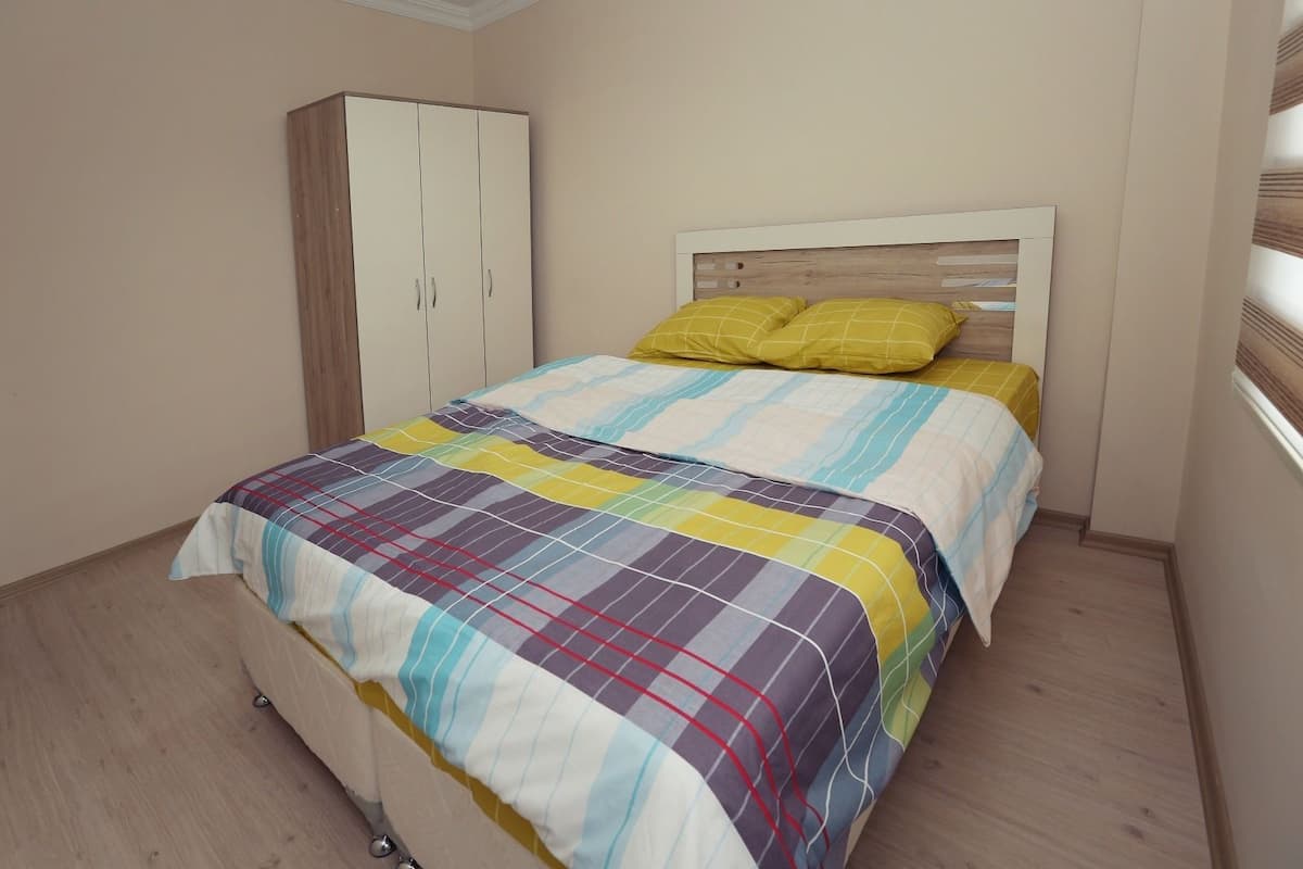 Premium bedding, soundproofing, iron/ironing board, free WiFi
