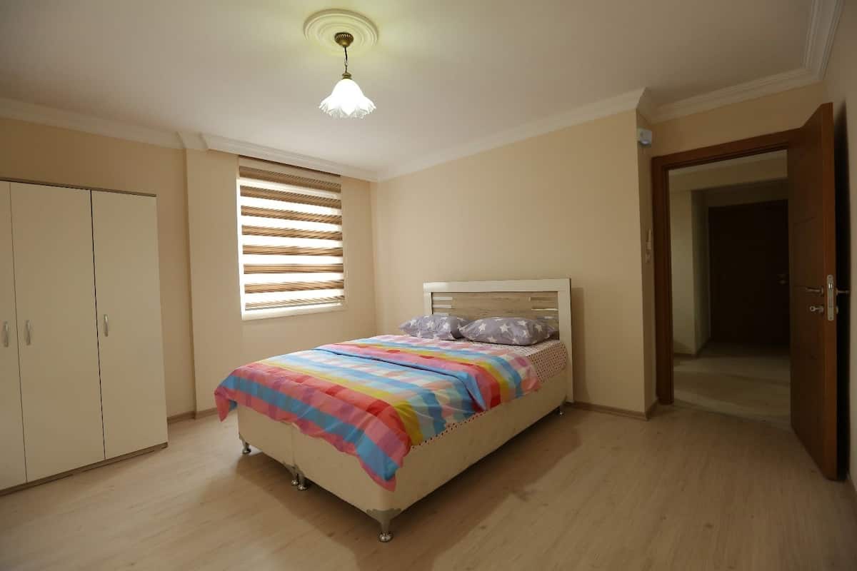 Premium bedding, soundproofing, iron/ironing board, free WiFi