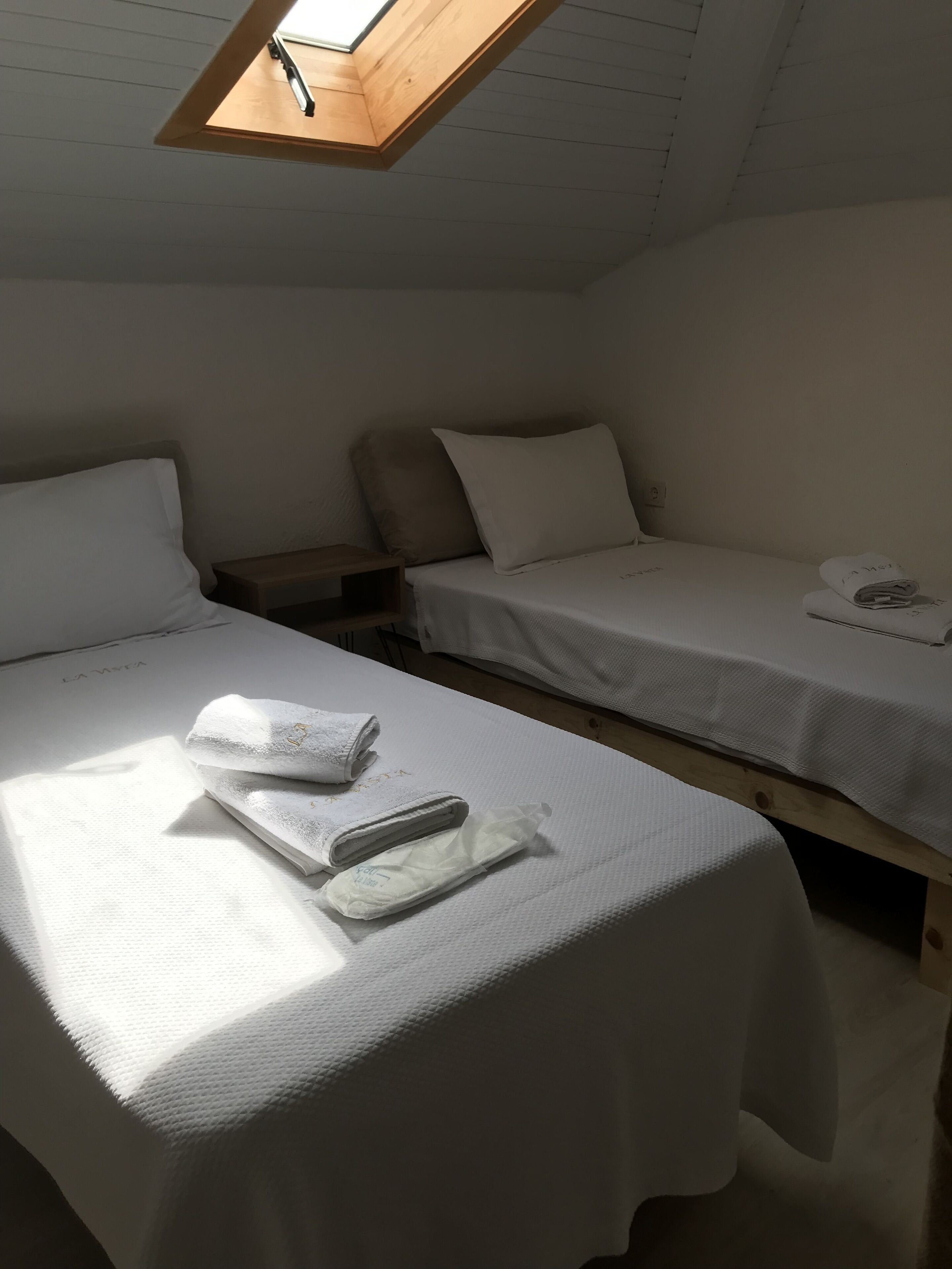 premium bedding, soundproofing, free wifi, bed sheets