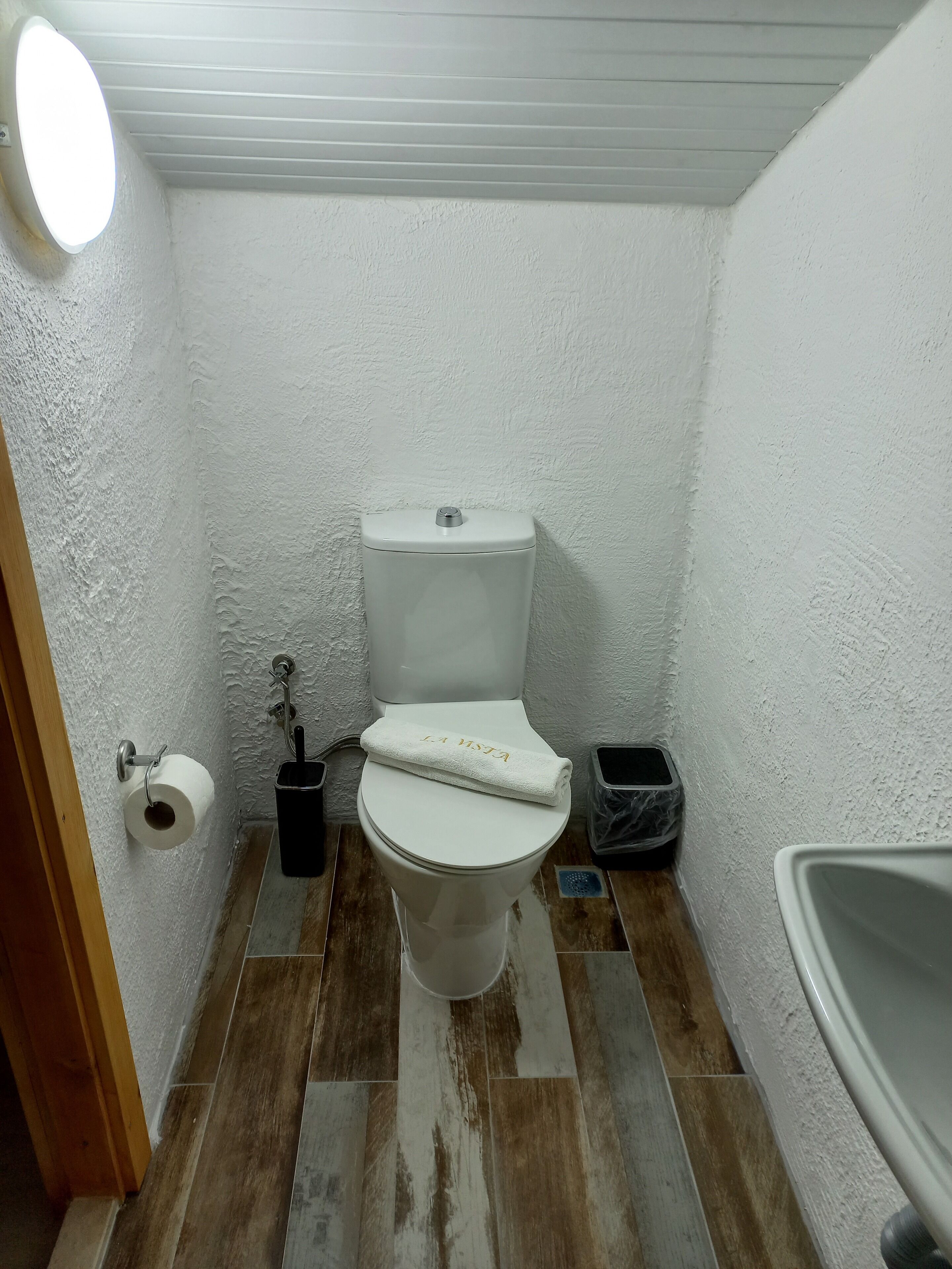 cati oda | bathroom | shower, rainfall showerhead, free toiletries, hair dryer