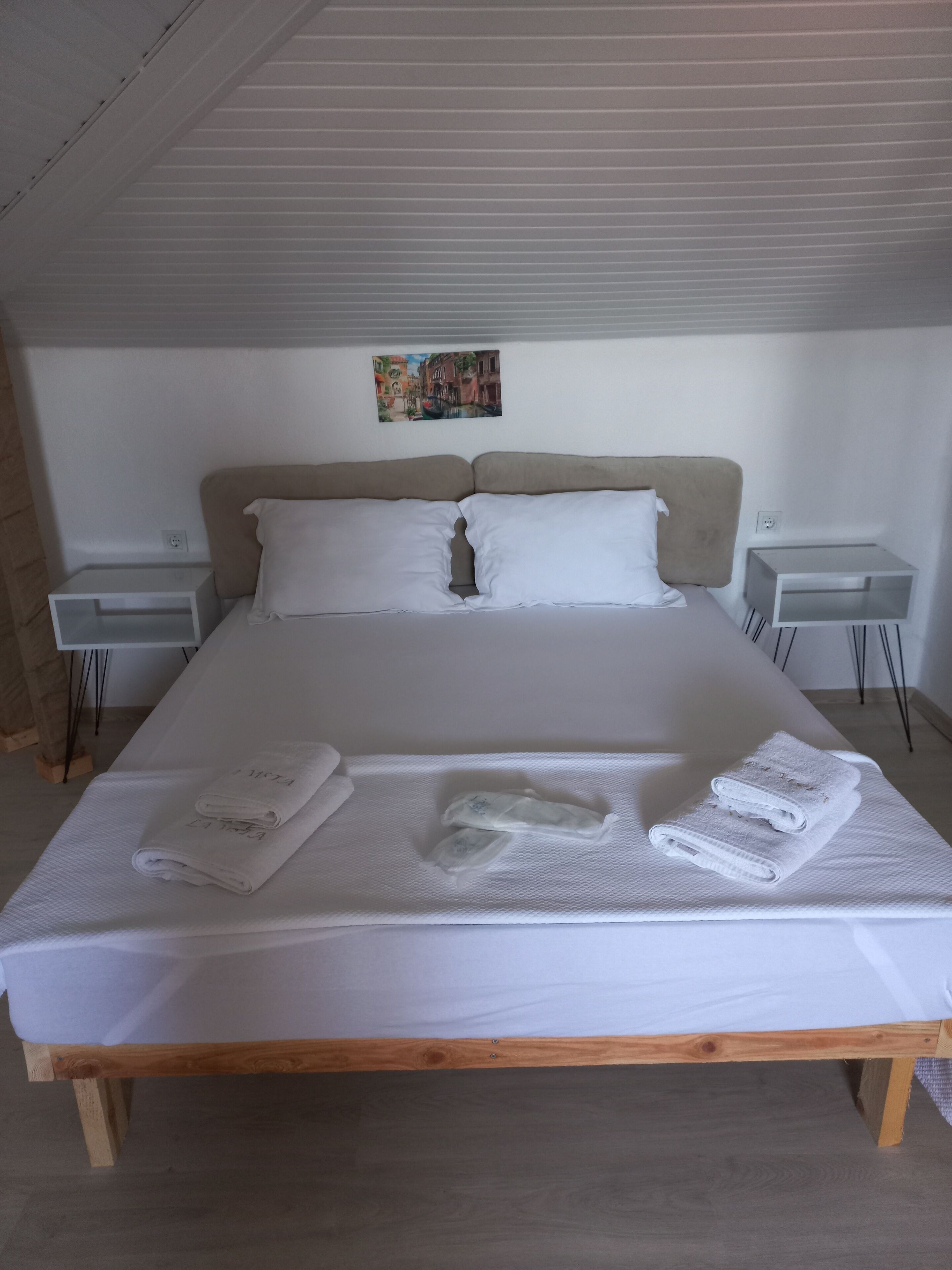 cati oda | premium bedding, soundproofing, free wifi, bed sheets