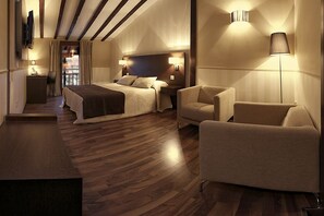 Superior Double Room, Jetted Tub | Minibar, desk, blackout curtains, cots/infant beds - Hotel Rural Plaza Mayor Chinchón (Chinchon)