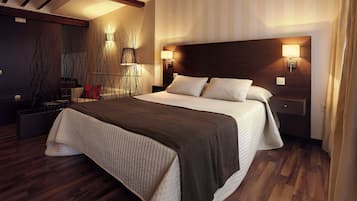 Minibar, escritorio, cortinas blackout y cunas