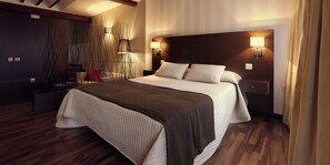 Luxury Suite, Jetted Tub | Minibar, desk, blackout curtains, cots/infant beds - Hotel Rural Plaza Mayor Chinchón (Chinchon)