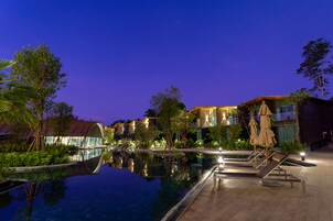 2 piscinas al aire libre, sombrillas, tumbonas