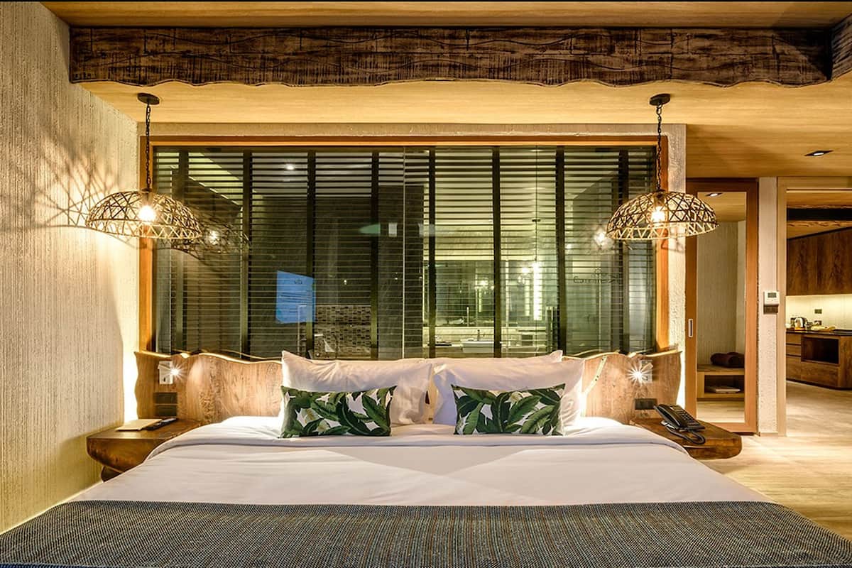 minibar, in-room safe, desk, blackout curtains