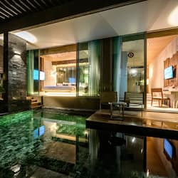 Kolam renang persendirian