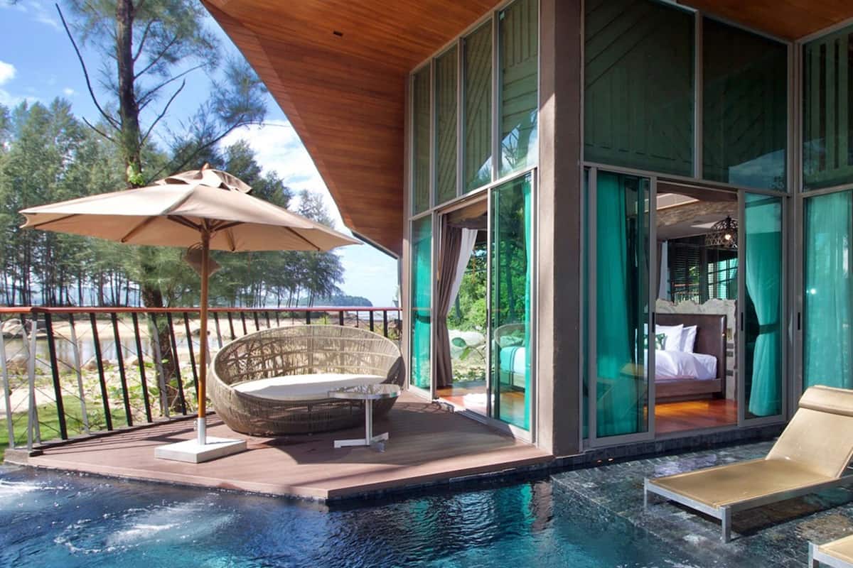 Two Bedrooms Private Pool Villa | Minibar, una cassaforte in camera, una scrivania, tende oscuranti