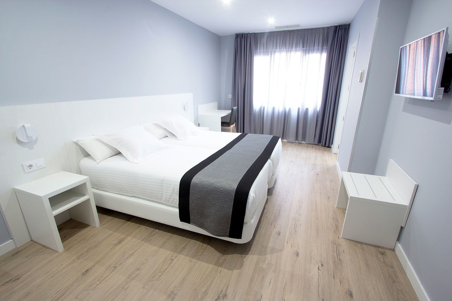 twin room, accessible | in-room safe, desk, soundproofing, free wifi