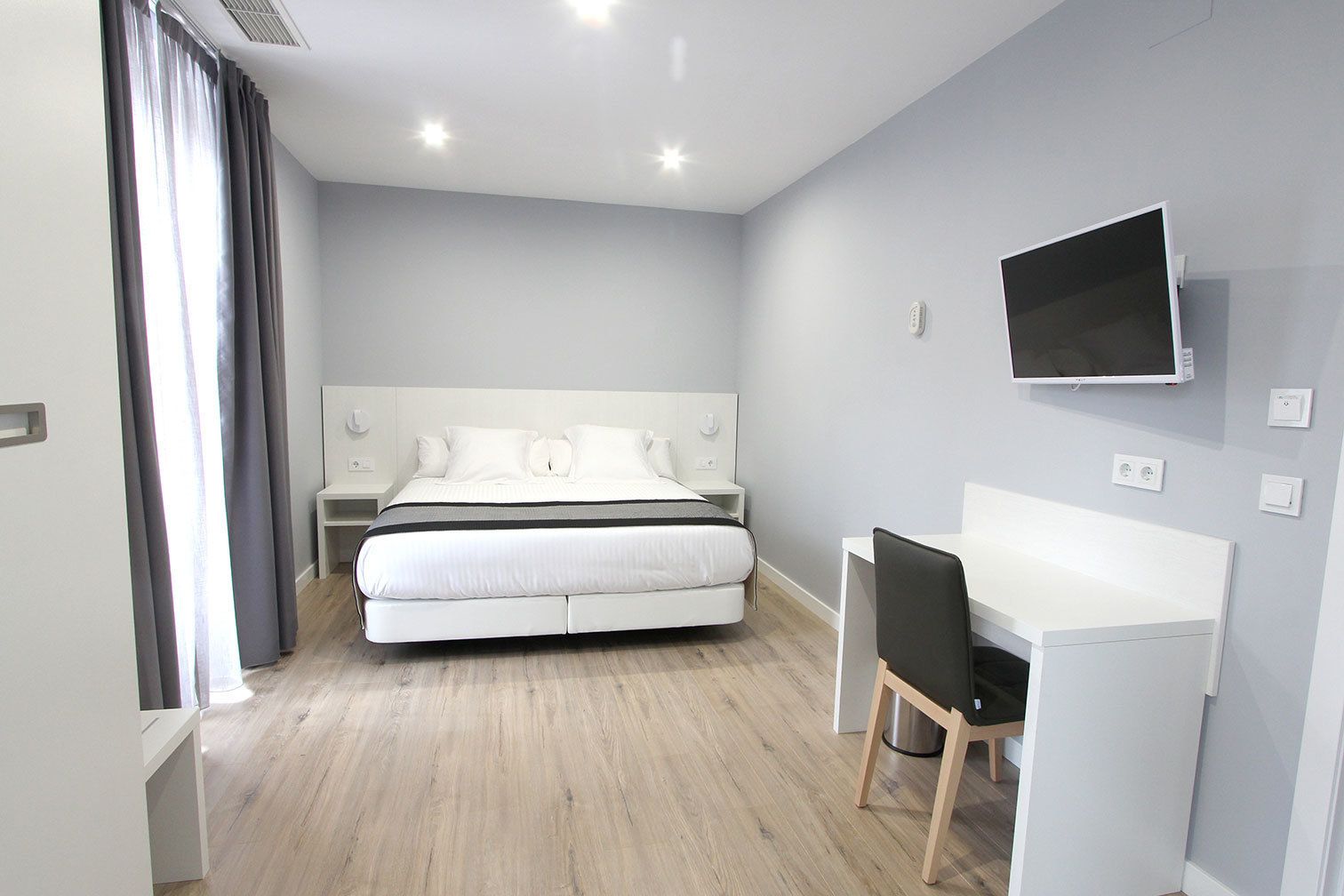 superior room, balcony | in-room safe, desk, soundproofing, free wifi