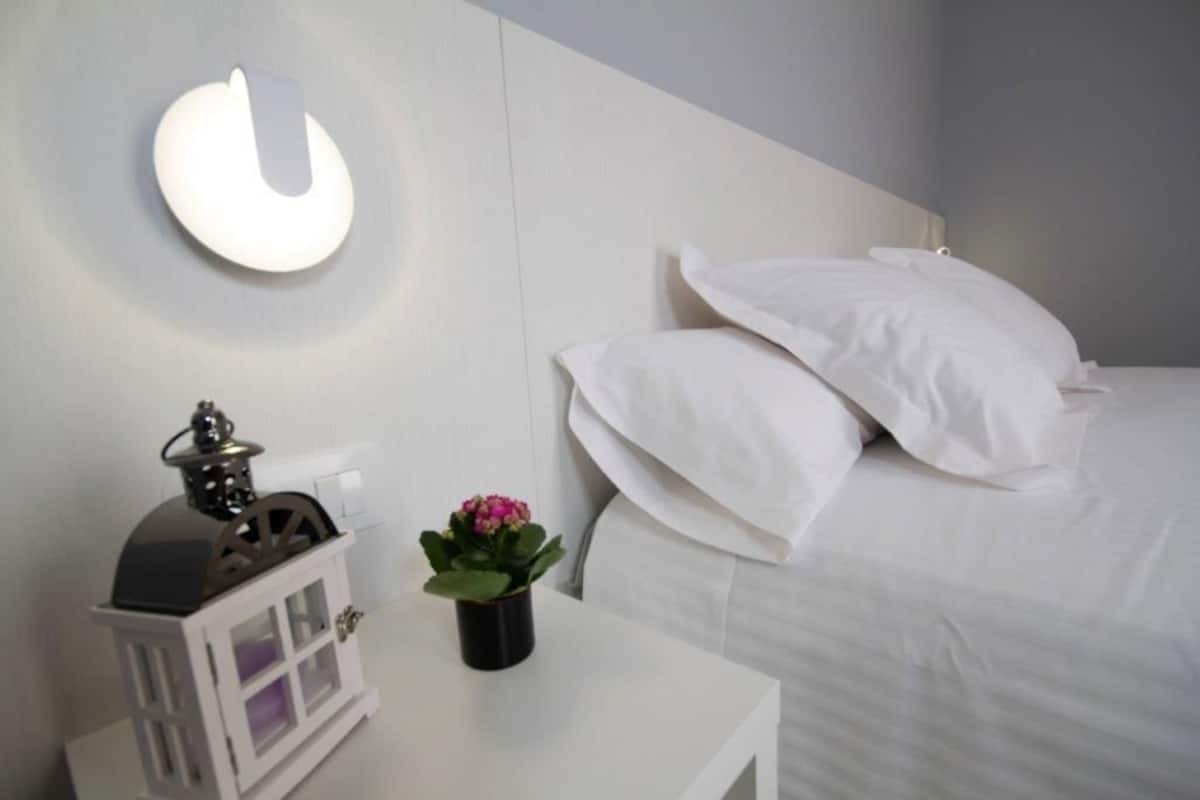 In-room safe, desk, soundproofing, free WiFi