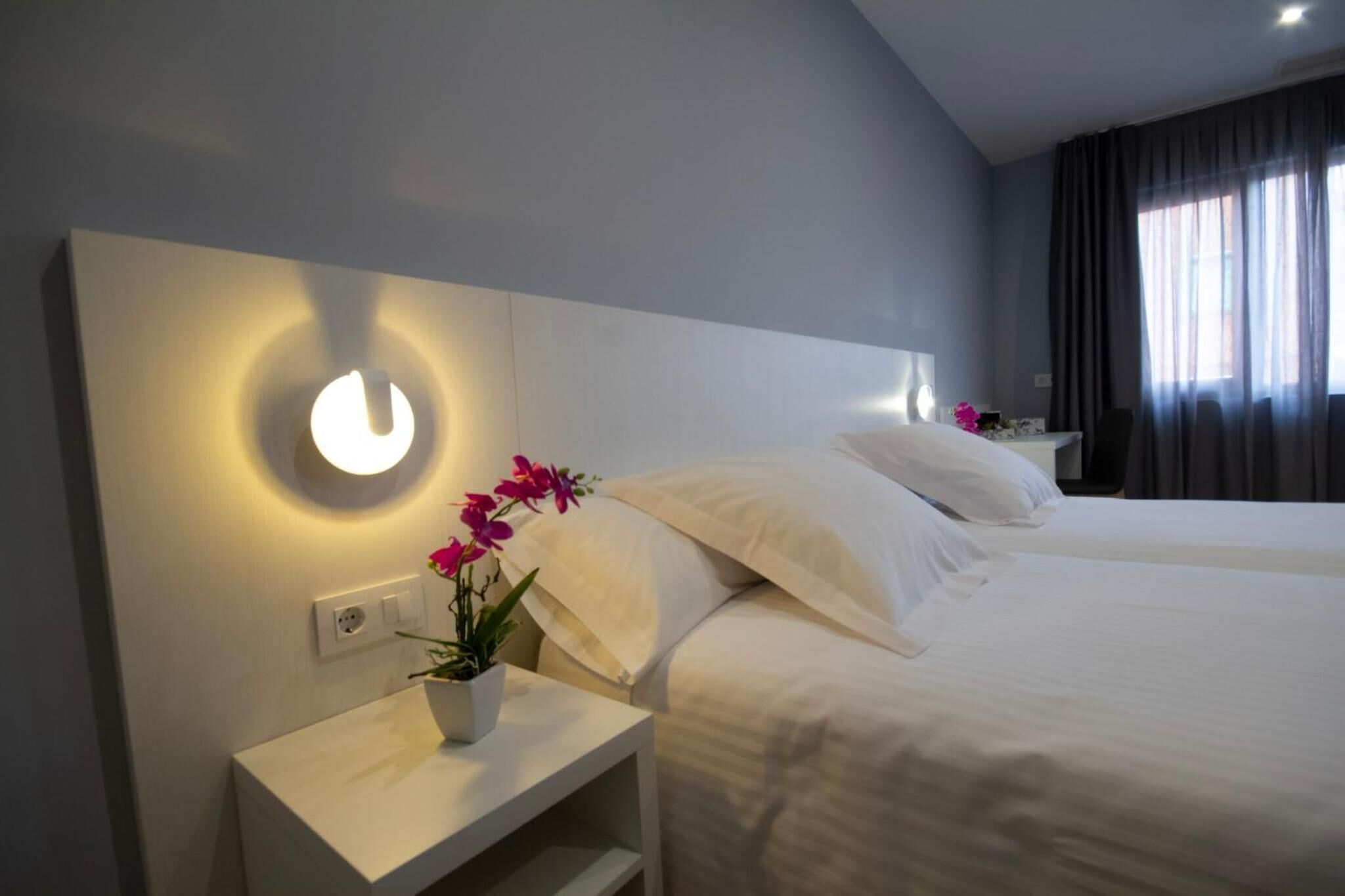 in-room safe, desk, soundproofing, free wifi