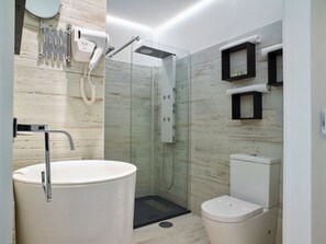 Doppia Deluxe | Bagno | Doccia, doccia idromassaggio, set di cortesia gratuito, asciugacapelli