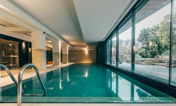 Indoor pool, pool loungers