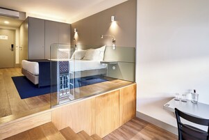 Chambre Confort double ou avec lits jumeaux, 1 chambre | Literie de qualité, minibar, coffre-fort, bureau