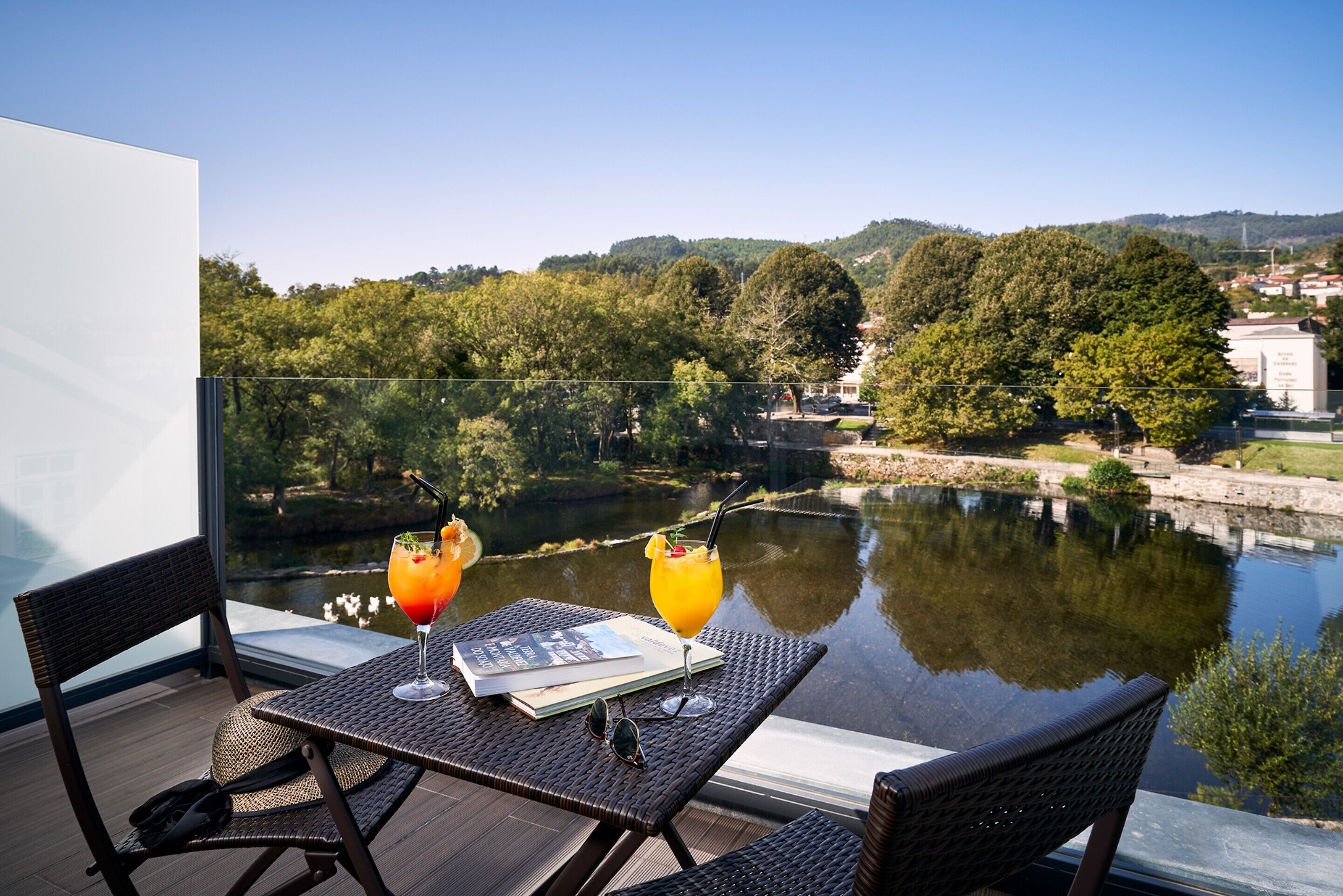 panoramic double or twin room, balcony, river view | balcony