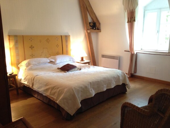 Soundproofing, iron/ironing board, free cots/infant beds, free WiFi