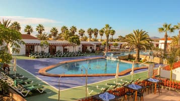 Outdoor pool, open 10 AM to 6 PM, pool umbrellas, sun loungers