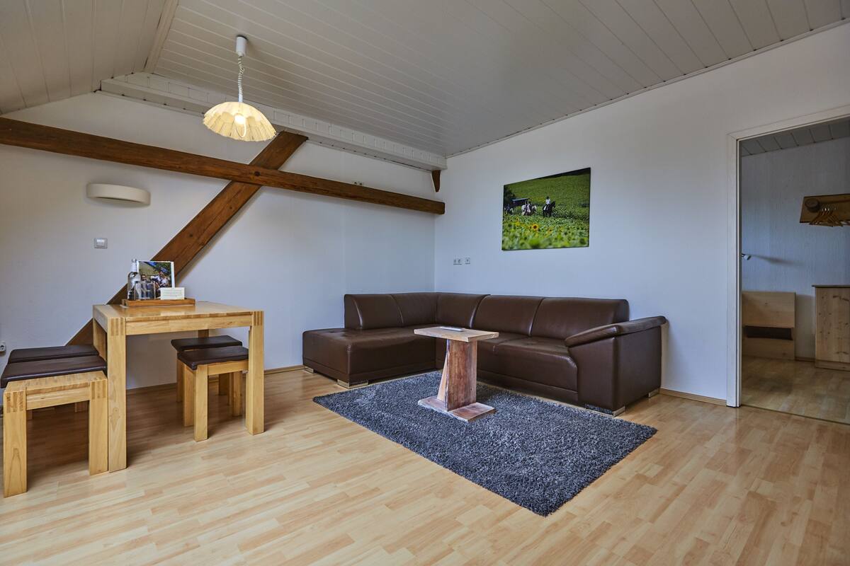 Familieleilighet, 2 soverom (Kornkammer) | Oppholdsområde | Flatskjerm-TV