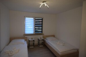 3 bedrooms, free WiFi, bed sheets - AB Apartment 23 near Cannstatter Wasen (Stuttgart)