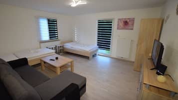 Appartement, 3 slaapkamers (23-00) | Woonruimte | Flatscreentelevisie
