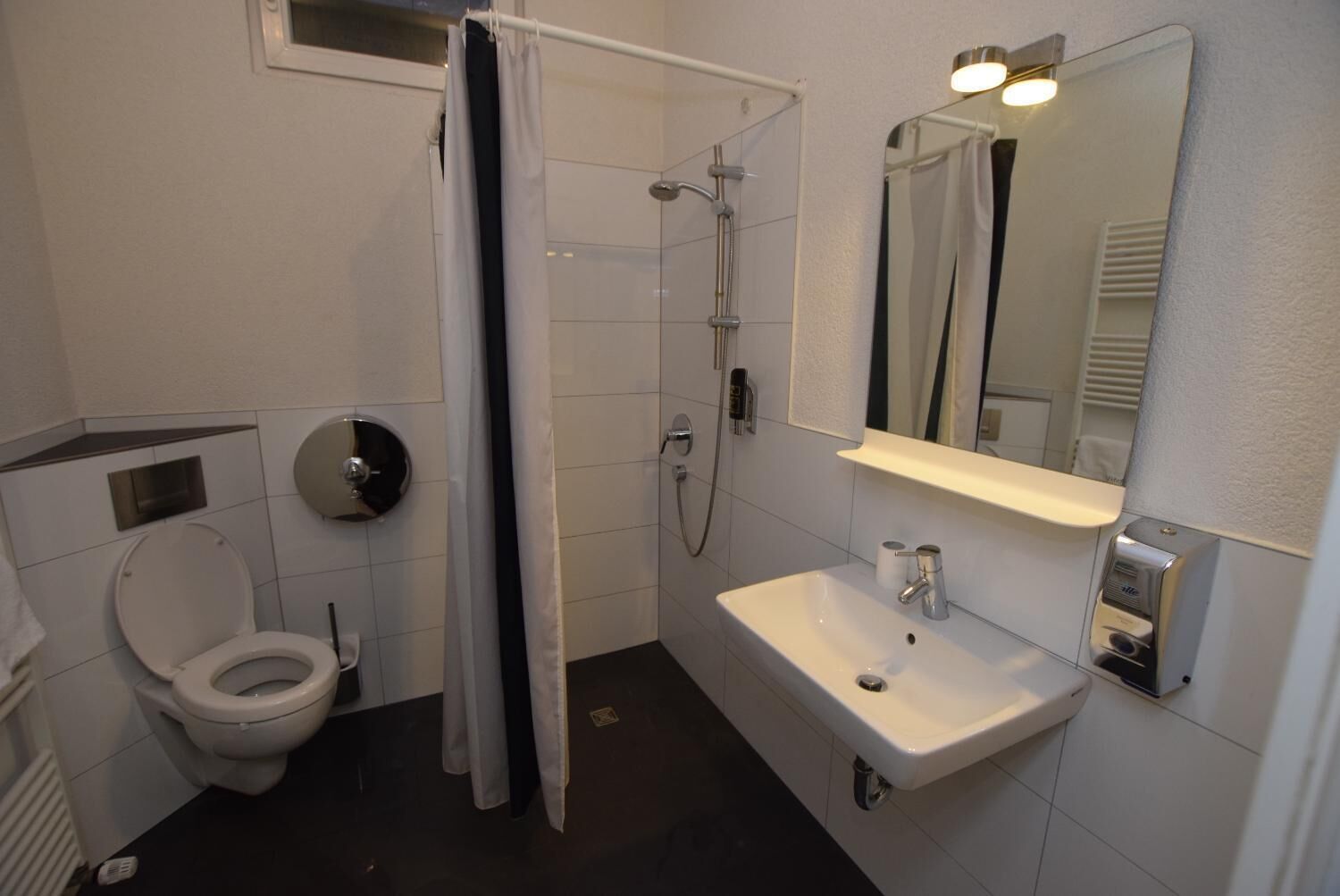 Amenidades de baño gratuitas y toallas 