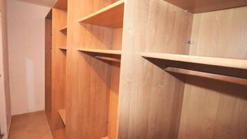 Apartment, 2 Bedrooms (85-00) | In-room dining