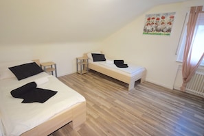 Apartamento, vários quartos (51-00) | Wi-Fi de cortesia, roupa de cama