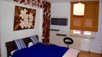 Apartment, 2 Bedrooms (37-00) | Free WiFi, bed sheets