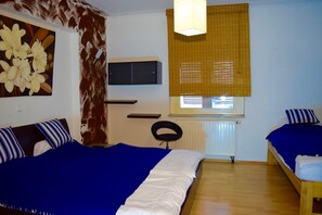 Apartment, 2 Bedrooms (37-00) | Free WiFi, bed sheets - AB Apartments - Apartments Klingenstrasse (Stuttgart)