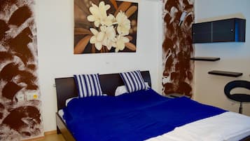 Apartment, 2 Bedrooms (37-00) | Free WiFi, bed sheets