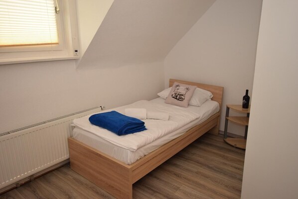 Desk, free WiFi, bed sheets