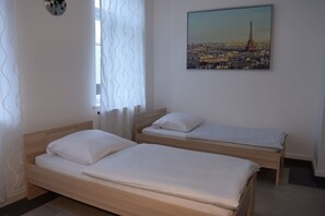 Apartment, 2 Bedrooms (54-00) | 2 bedrooms, desk, free WiFi, bed sheets - Ab Apartment 54 (Esslingen)