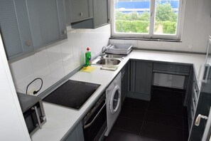Basic Apartment, 3 Bedrooms (45-00) | Private kitchen | Fridge, stovetop, coffee/tea maker, cookware/dishes/utensils - AB Apartment 45 (Stuttgart)