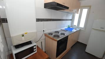 Apartment, Multiple Bedrooms (15-00) | Private kitchen | Fridge, stovetop, coffee/tea maker, cookware/dishes/utensils