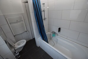 Apartment, Multiple Bedrooms (15-00) | Bathroom | Free toiletries, towels - AB Apartment 15 (Stuttgart)