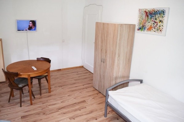 Apartment, 1 Bedroom (24-00) | 1 bedroom, free WiFi, bed sheets - AB Apartment 24 (Stuttgart)