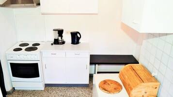 Apartment, 1 Schlafzimmer (24-00) | Eigene Küche | Kühlschrank, Mikrowelle, Herdplatte, Wasserkocher mit Kaffee-/Teezubehör