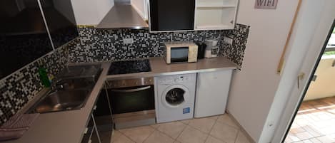 Apartment, 2 Bedrooms (39-00) | Private kitchen | Fridge, microwave, oven, stovetop