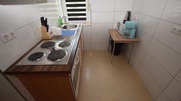 Apartment, 2 Bedrooms (81-00) | Private kitchen | Fridge, coffee/tea maker, cookware/dishes/utensils